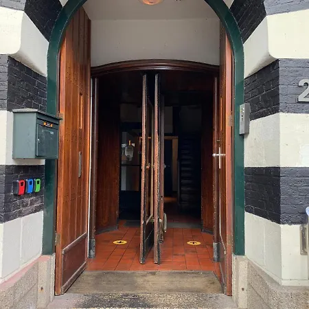 Stylish Independent S1, Centre