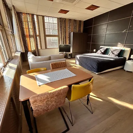 Stylish Independent S1, Centre