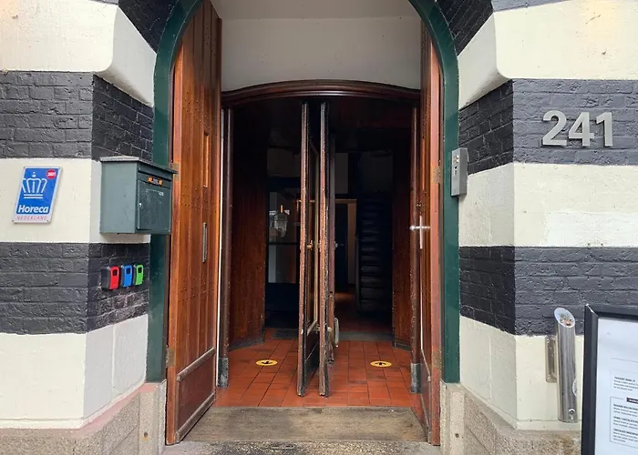 Stylish Independent S1, Centre