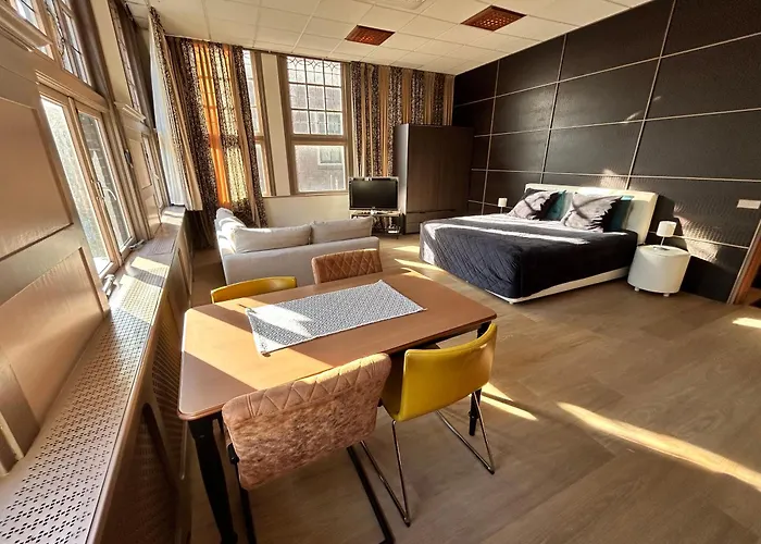 Stylish Independent S1, Centre